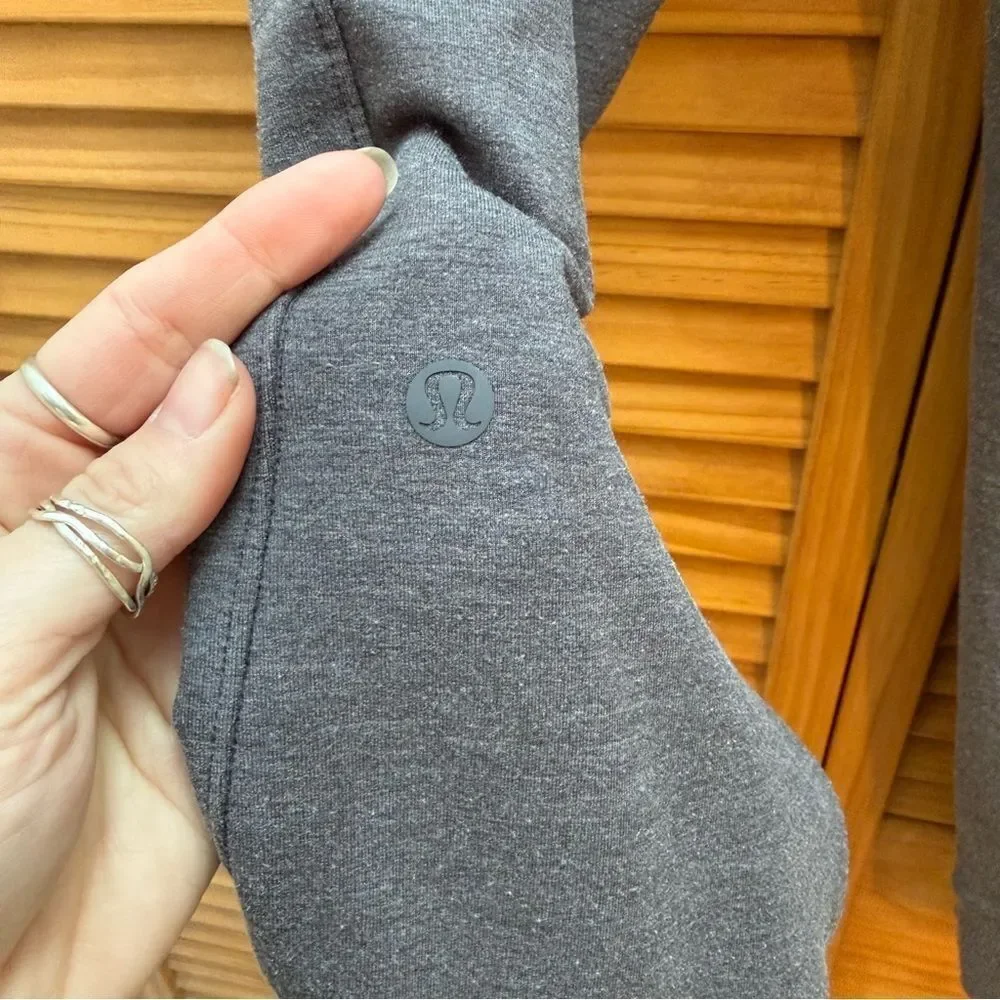 Lululemon women’s Gray Jogger size 6